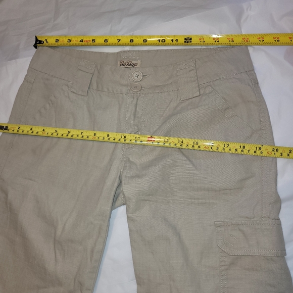 Bebop Size 9 Beige Wide Leg Cargo Bermuda Shorts/Capris - Picture 8 of 16